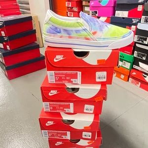 Nike court legacy slp pt size 5.5 6.5  8. 8.5 for women color white yalow